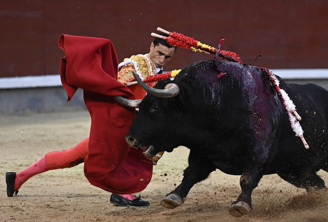 Fotos: Paco Ureña corta una oreja en la corrida de la Feria de San Isidro en Las Ventas