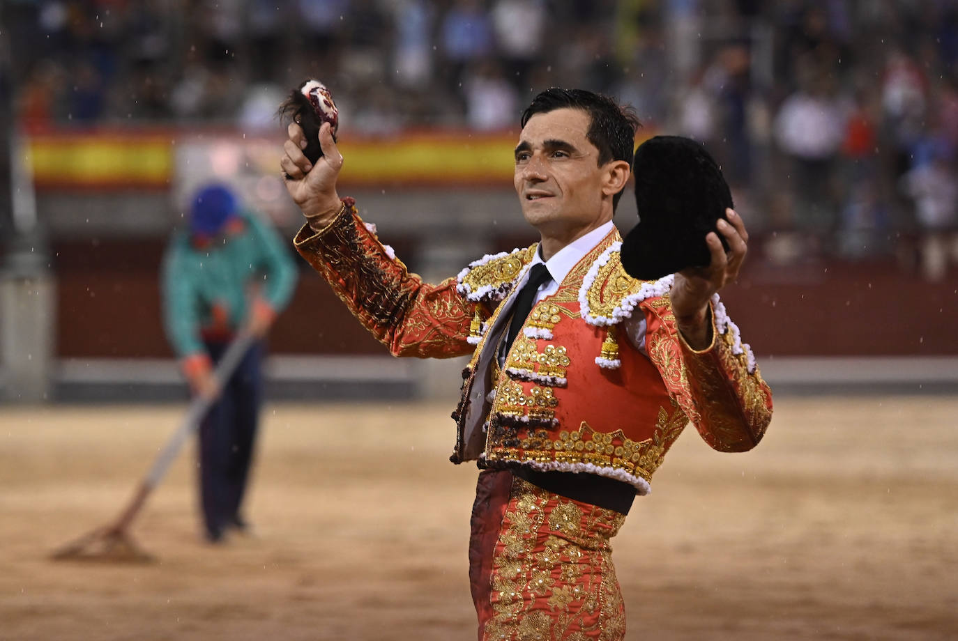 Fotos: Paco Ureña corta una oreja en la corrida de la Feria de San Isidro en Las Ventas