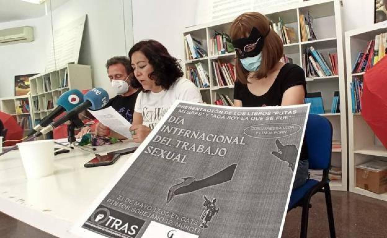 Representantes del Comité de Apoyo a a las Trabajadoras del Sexo (Cats) de Murcia, en una imagen de archivo.