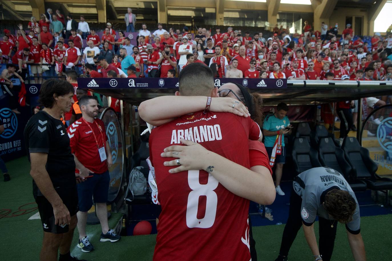 Fotos: La celebración del ascenso del Real Murcia tras el partido, en imágenes