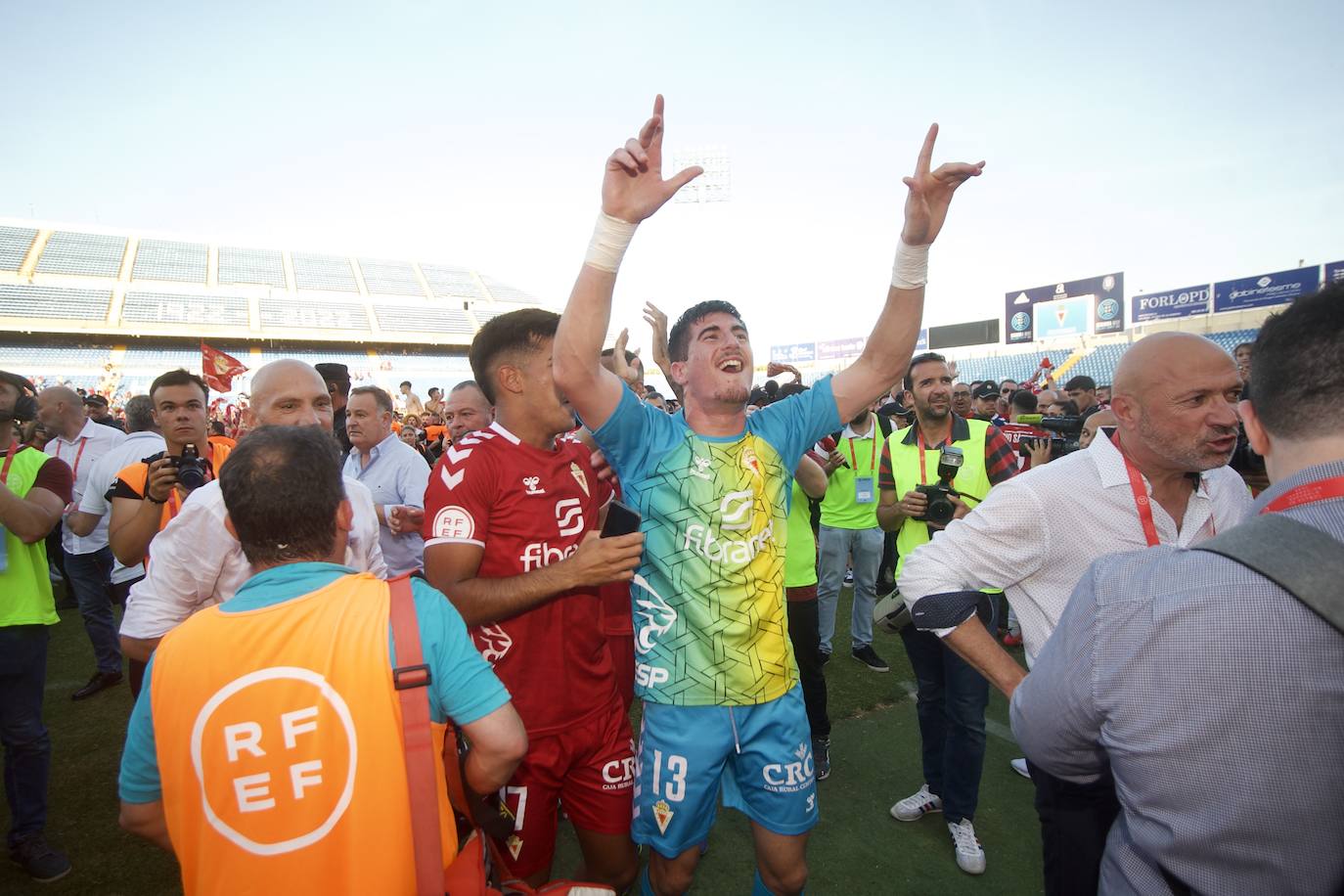 Fotos: La celebración del ascenso del Real Murcia tras el partido, en imágenes