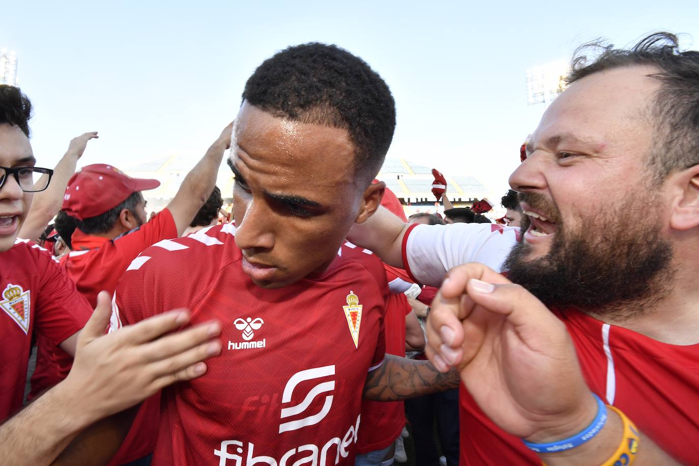 Fotos: La celebración del ascenso del Real Murcia tras el partido, en imágenes