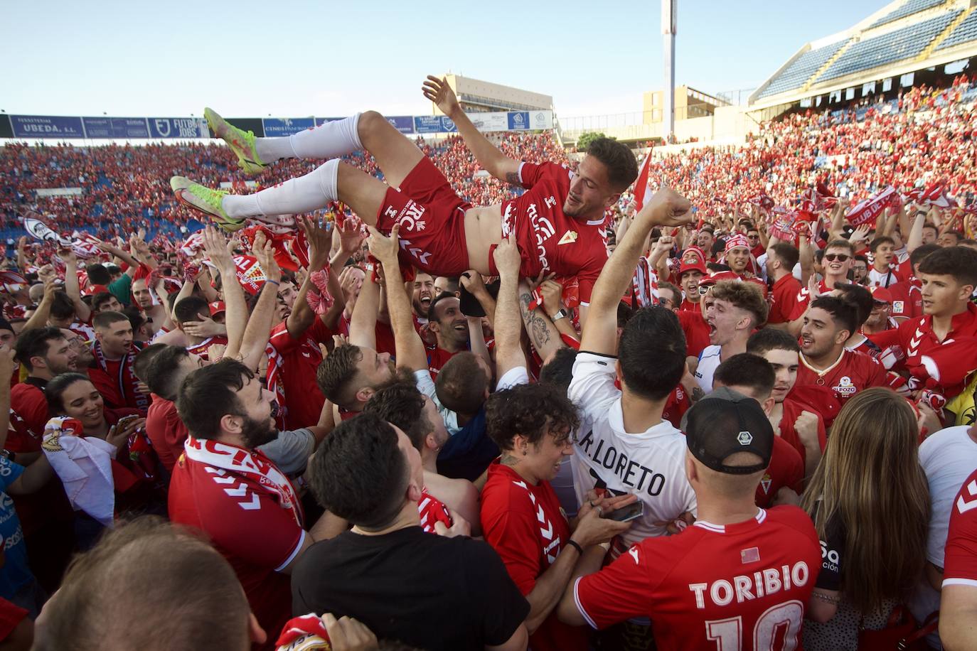 Fotos: La celebración del ascenso del Real Murcia tras el partido, en imágenes