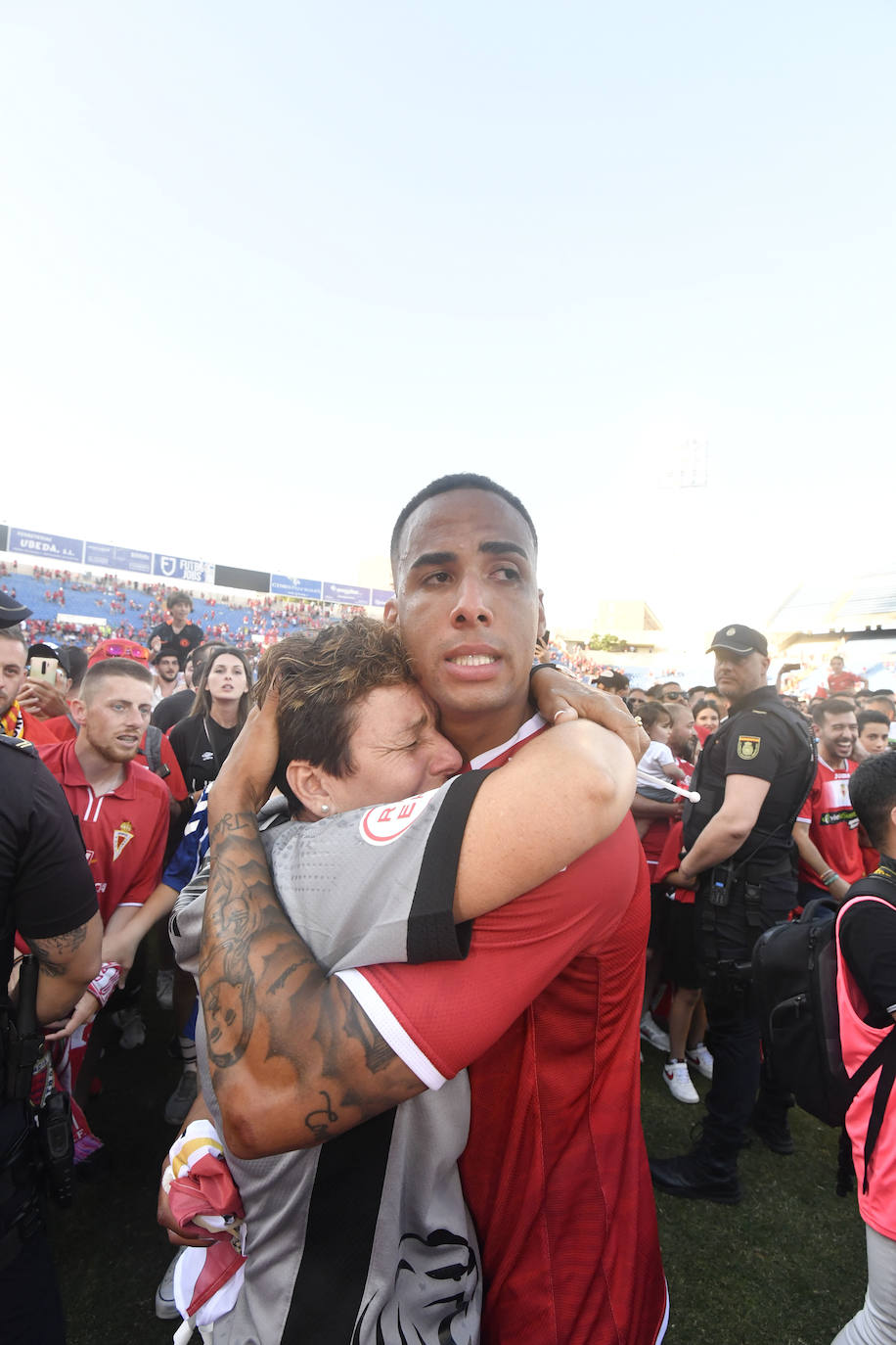 Fotos: La celebración del ascenso del Real Murcia tras el partido, en imágenes