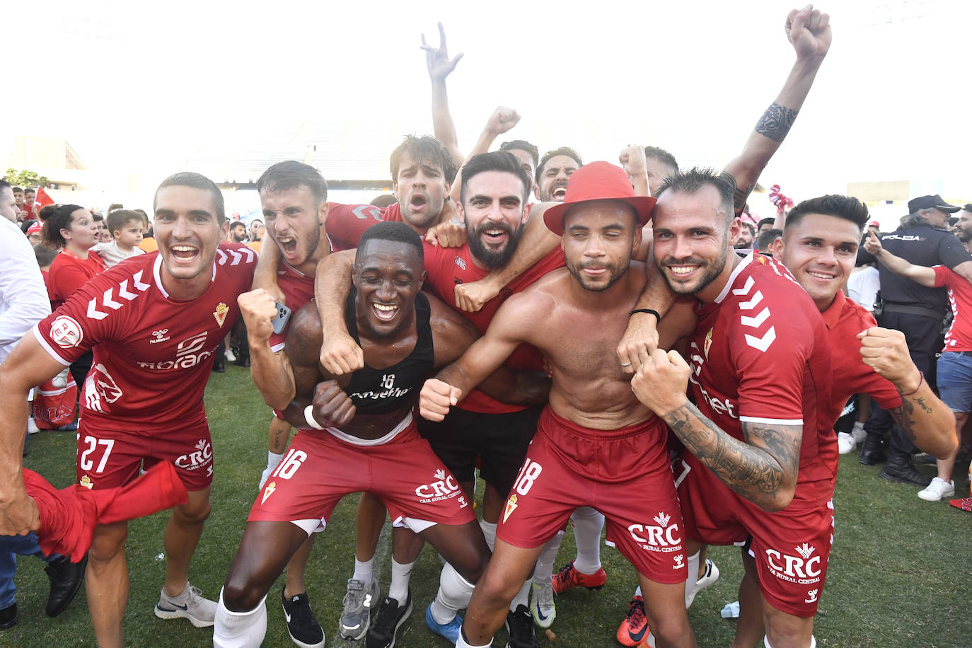 Fotos: La celebración del ascenso del Real Murcia tras el partido, en imágenes