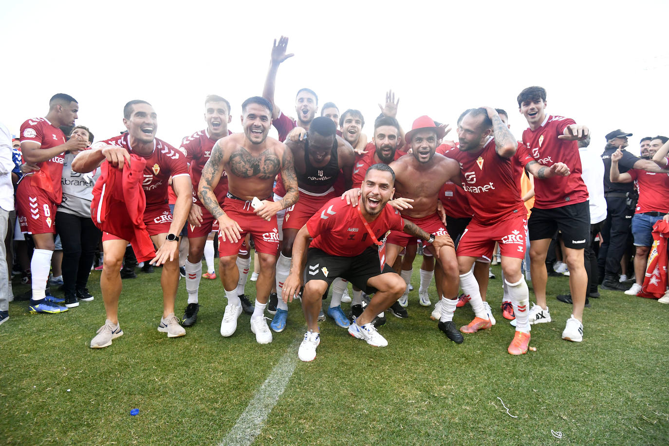Fotos: La celebración del ascenso del Real Murcia tras el partido, en imágenes