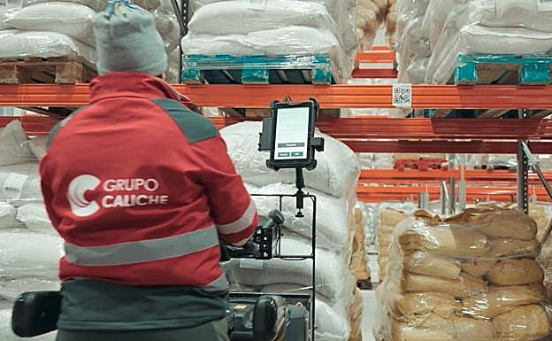 Identificación de mercancías en un almacén de Caliche antes de su expedición para garantizar la trazabilidad ante el destinatario. 