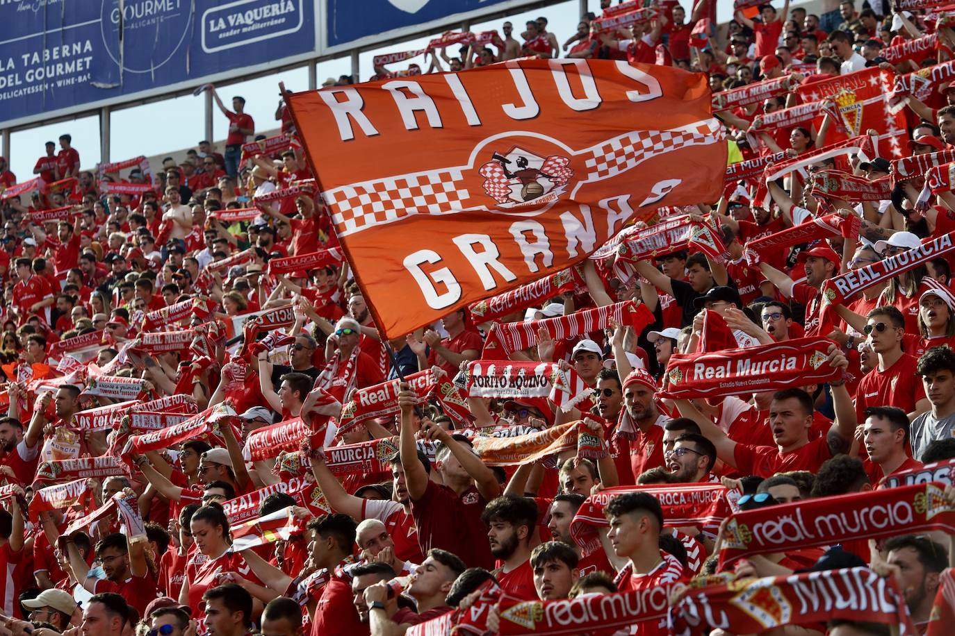 Fotos: La afición grana en la grada del Rico Pérez