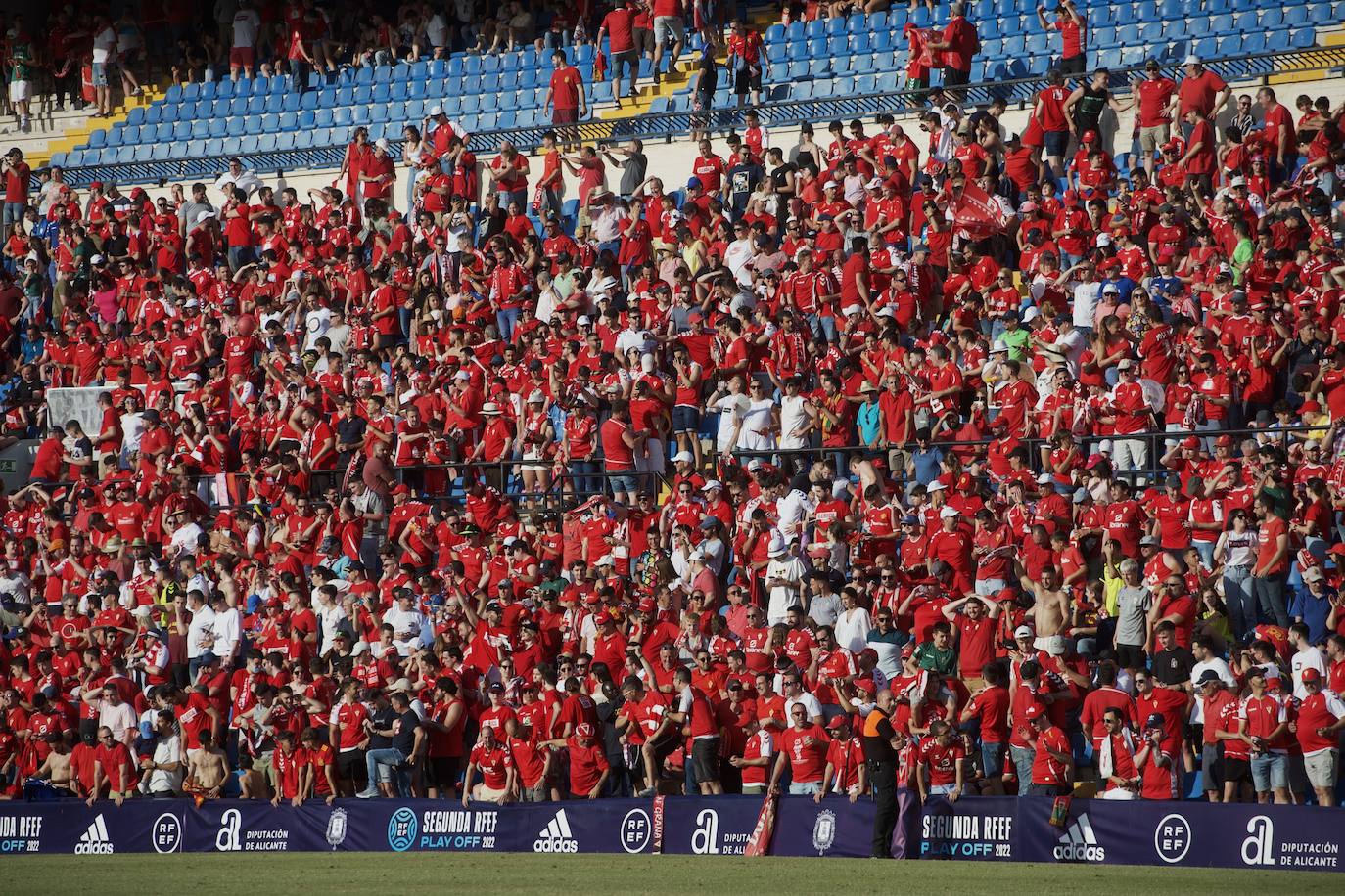 Fotos: La afición grana en la grada del Rico Pérez