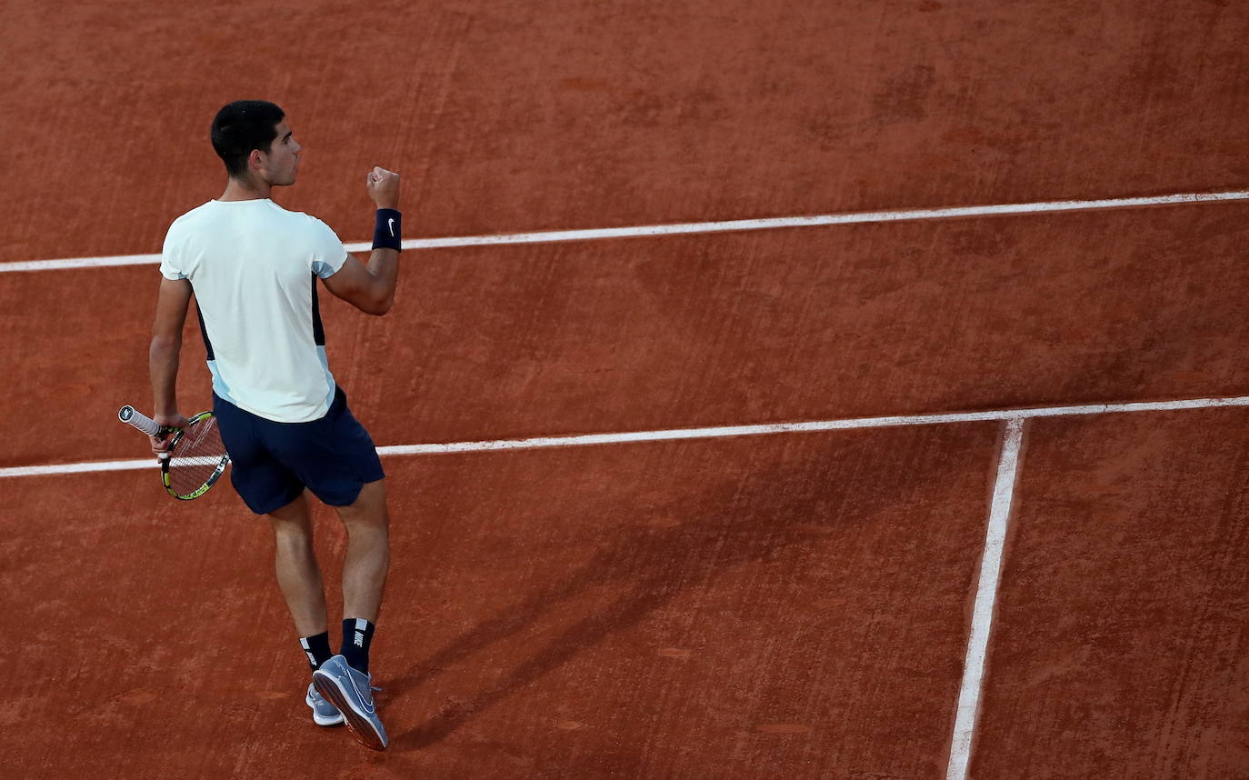 Fotos: Carlos Alcaraz derrota a Karen Khachanov y se mete en cuartos de final de Roland Garros