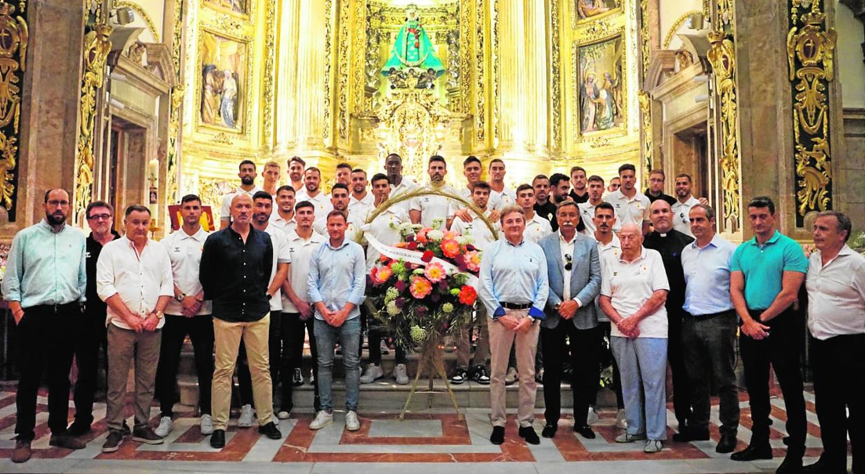 Fútbol | Real Murcia: Ofrenda a la Virgen de la Fuensanta