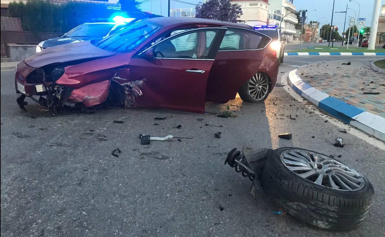 Imagen de cómo ha quedado el vehículo tras la colisión. 
