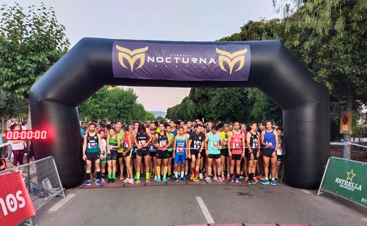 Imagen de la salida de la VIII Carrera Nocturna de Murcia. 