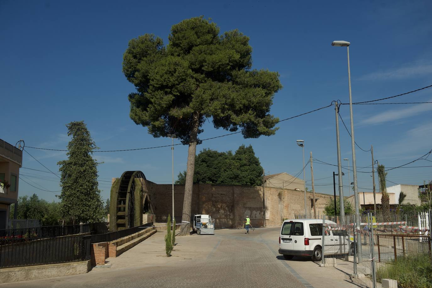 Fotos: La renovación del entorno de la rueda de La Ñora, en imágenes