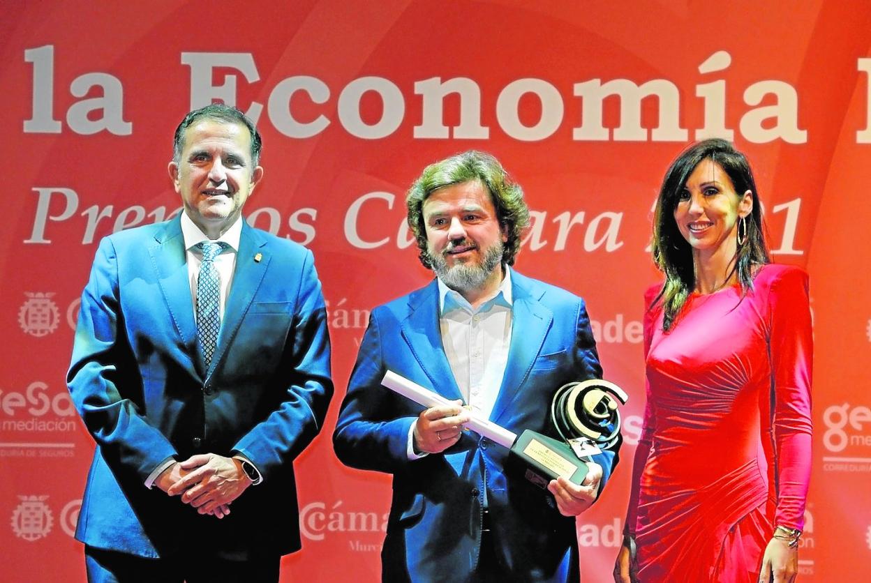 José Antonio Serrano, Jesús Juárez, CEO de Symborg, y Mirian Fuertes. 