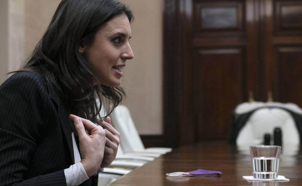 Irene montero cesa a amanda meyer como su jefa de gabinete | la verdad