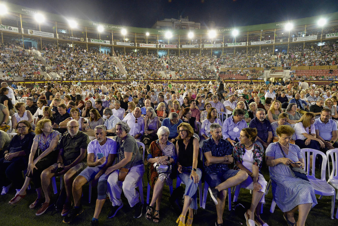 Fotos: Las imágenes del concierto de Serrat en la plaza de toros de Murcia