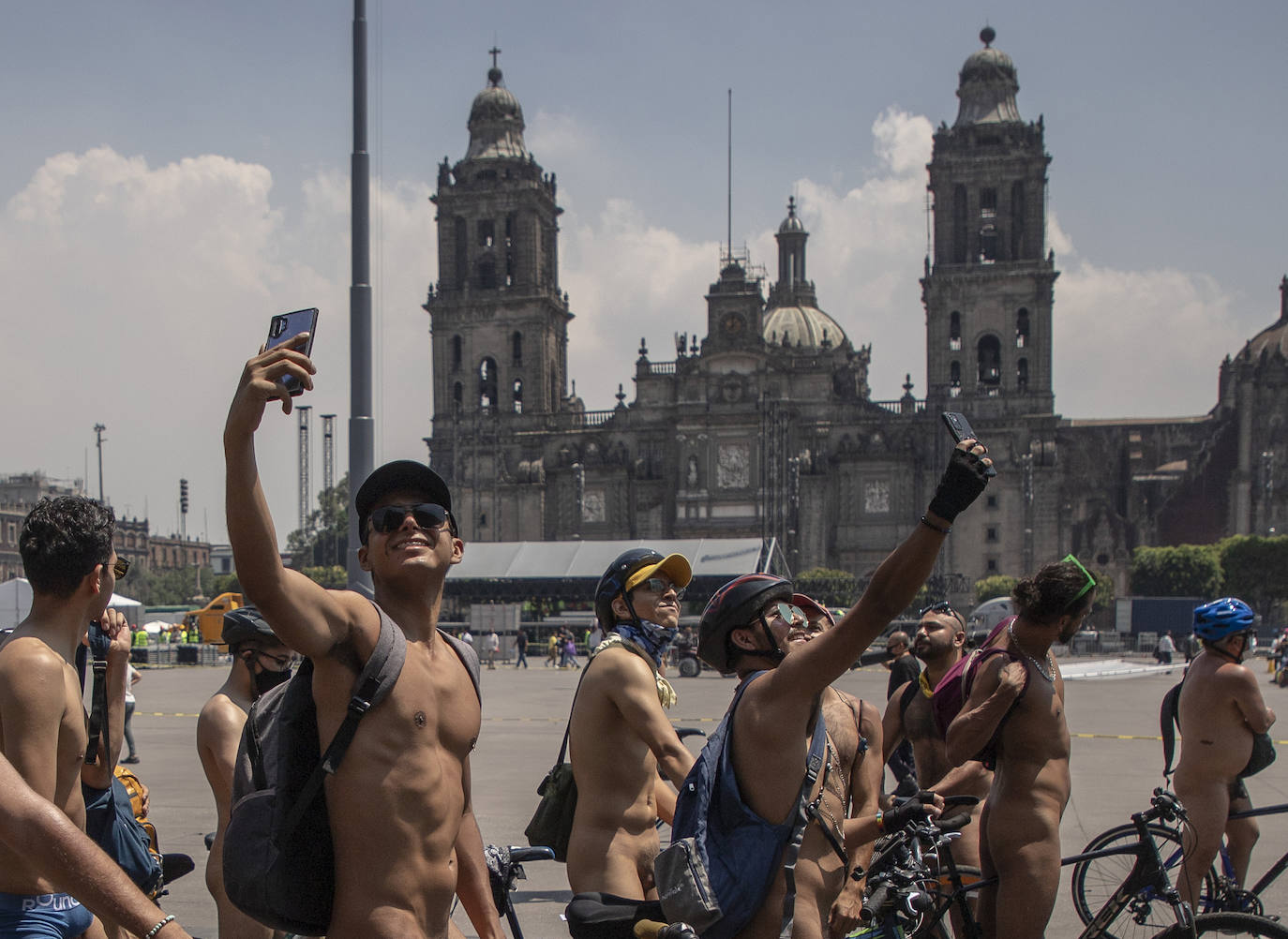 Fotos: Desnudos por la seguridad vial