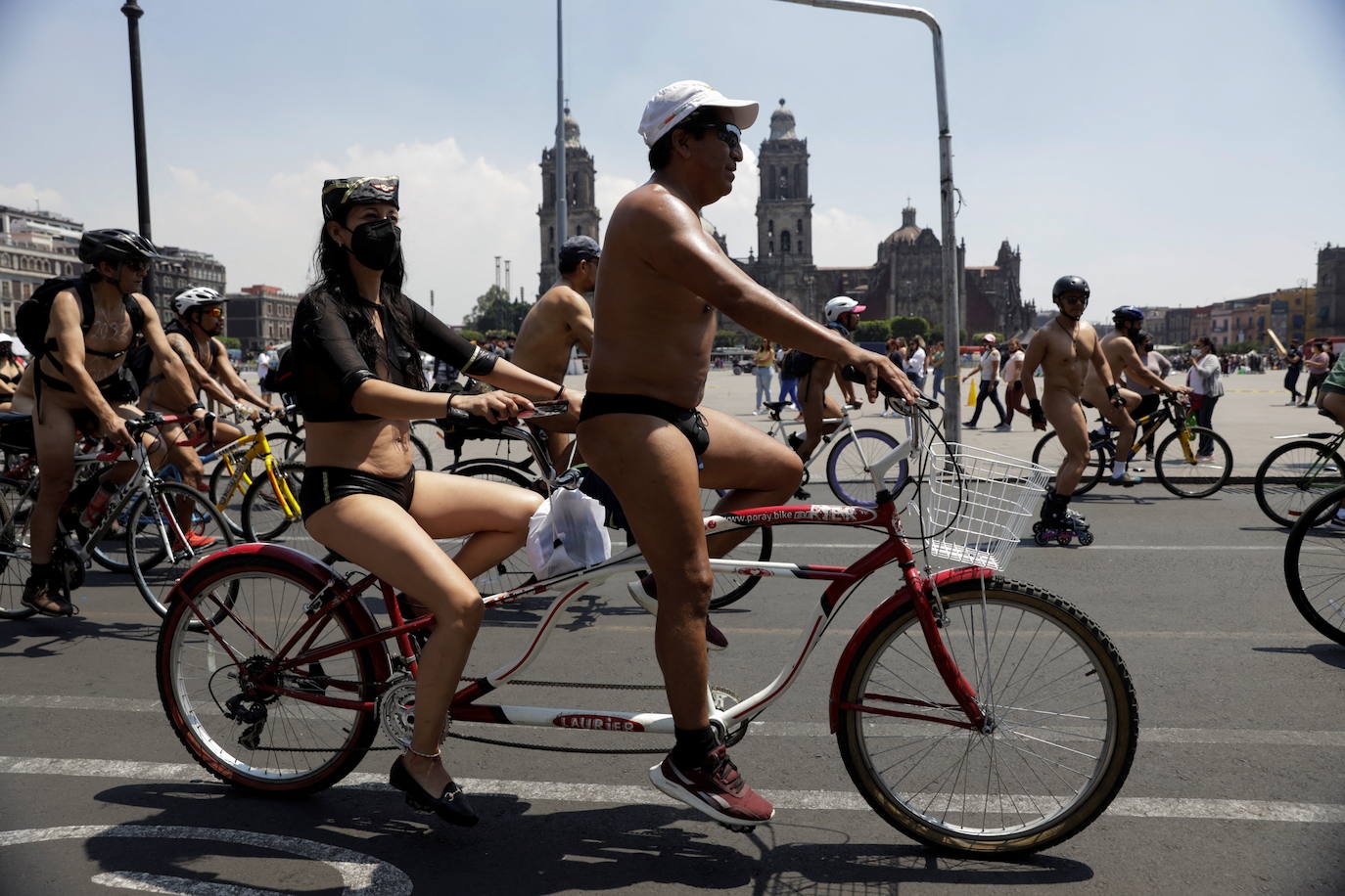 Fotos: Desnudos por la seguridad vial
