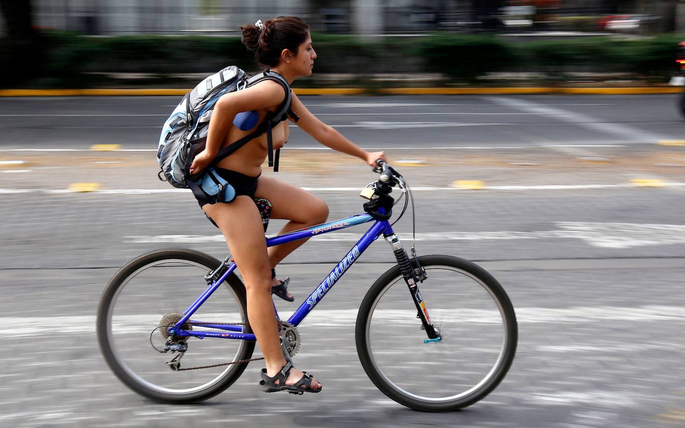 Fotos: Desnudos por la seguridad vial
