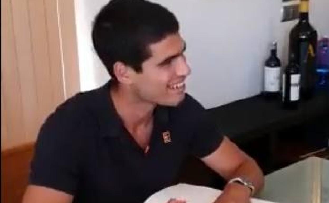 Los bonitas palabras de Carlos Alcaraz en el libro de honor de ElPozo