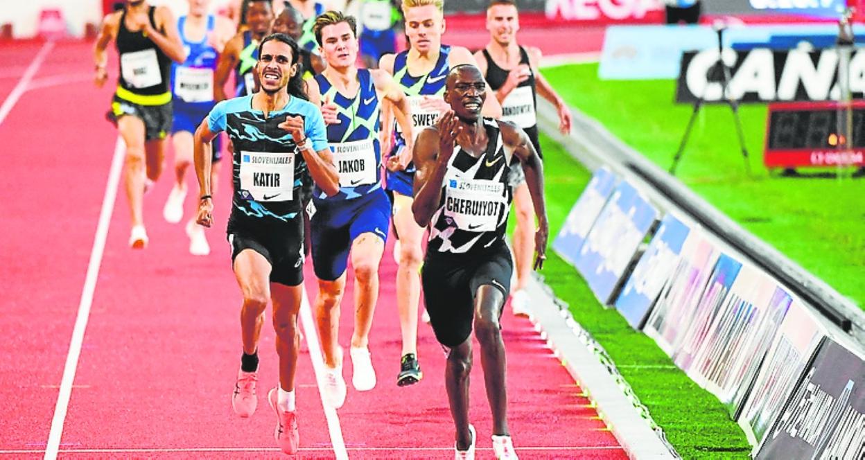 Katir, por delante de Ingebrigtsen, el año pasado en Mónaco. 