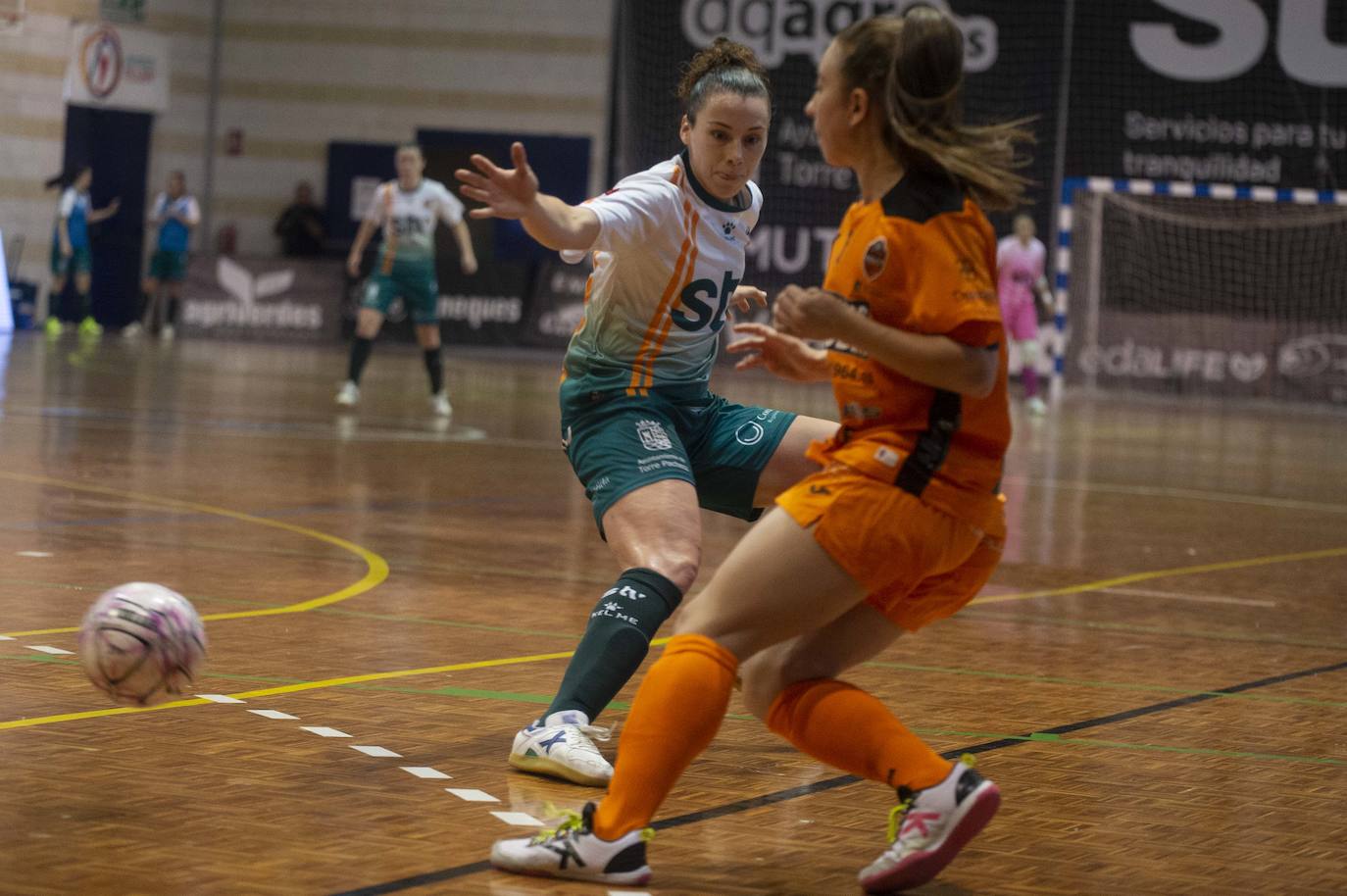 Fotos: El STV Roldán solo empata ante el Burela (1-1)