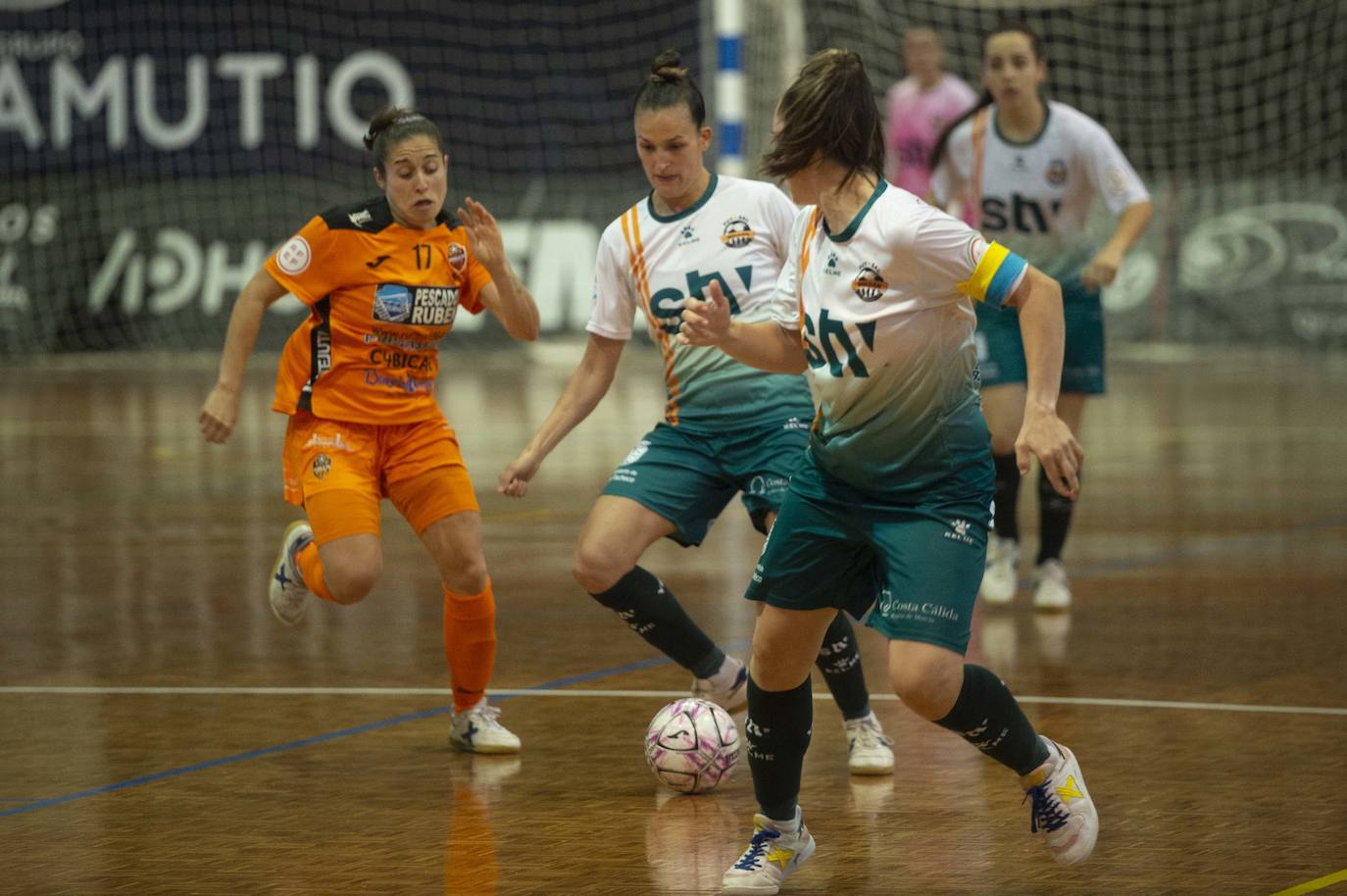 Fotos: El STV Roldán solo empata ante el Burela (1-1)