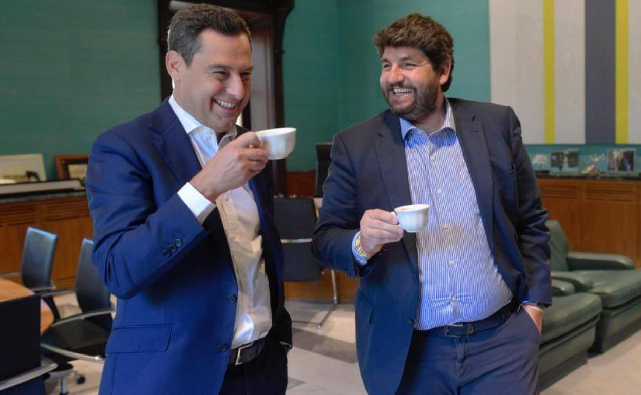 Juanma Moreno y Fernando López Miras.