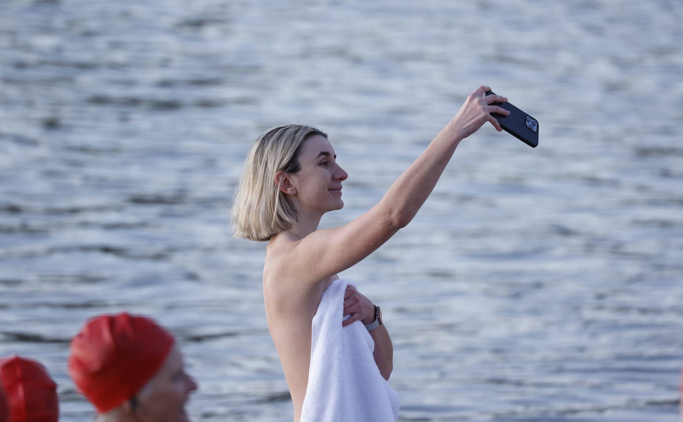 Fotos: Bienvenida nudista al invierno