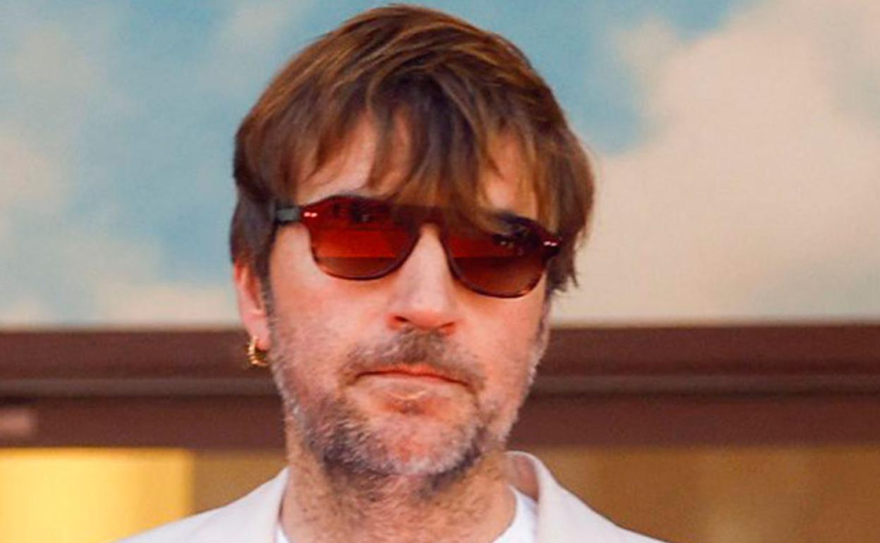 El director Albert Serra, en la alfombra roja del Festival de Cannes 2022. 