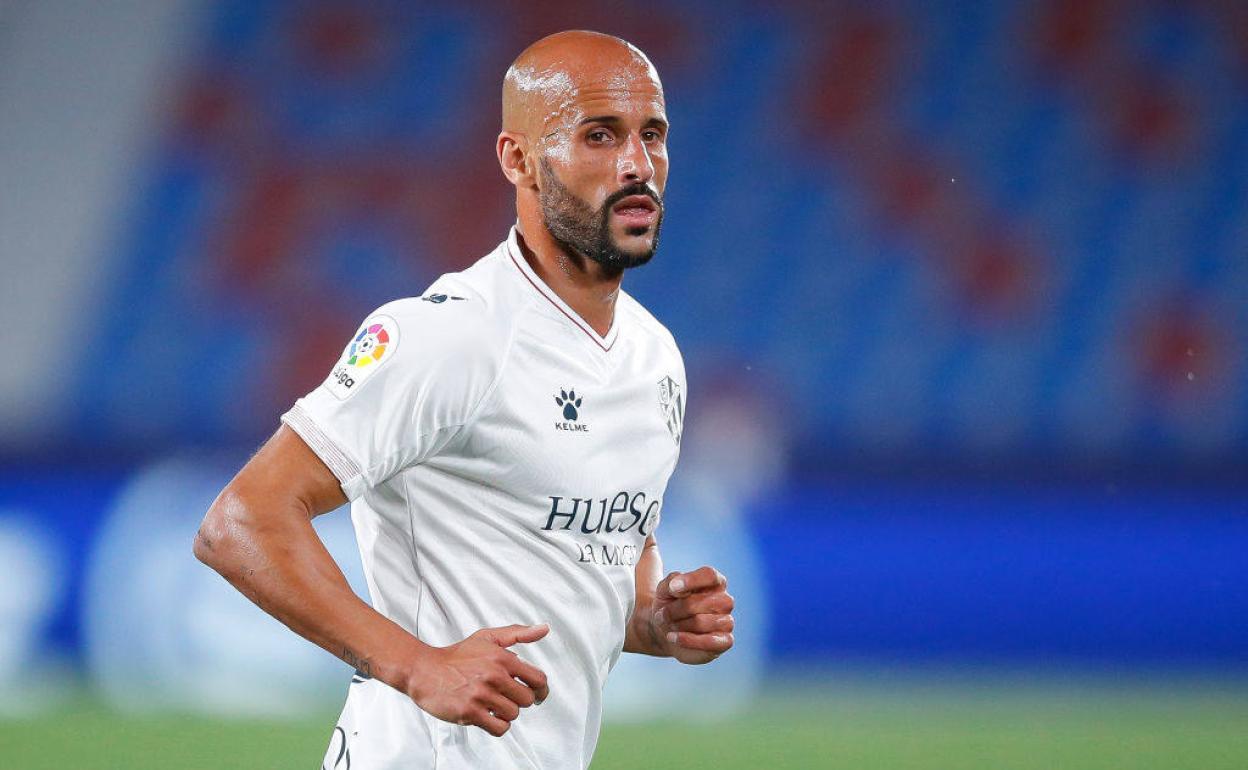 Mikel Rico, en un partido con el Huesca. 