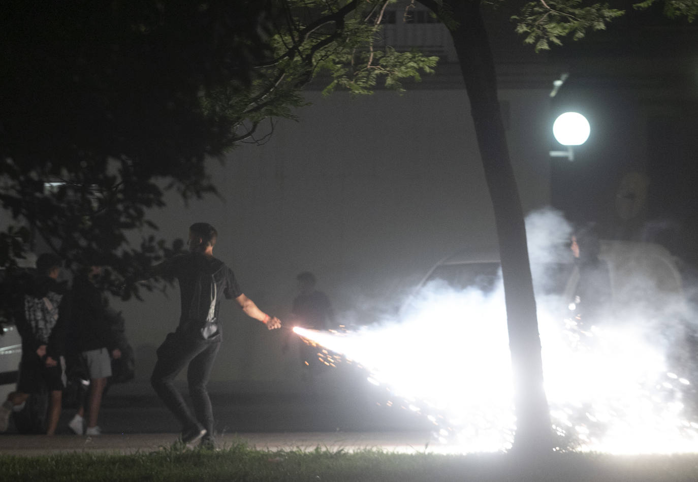 Fotos: Arden contenedores en toda la ciudad de Cartagena en medio de un fuerte dispositivo policial