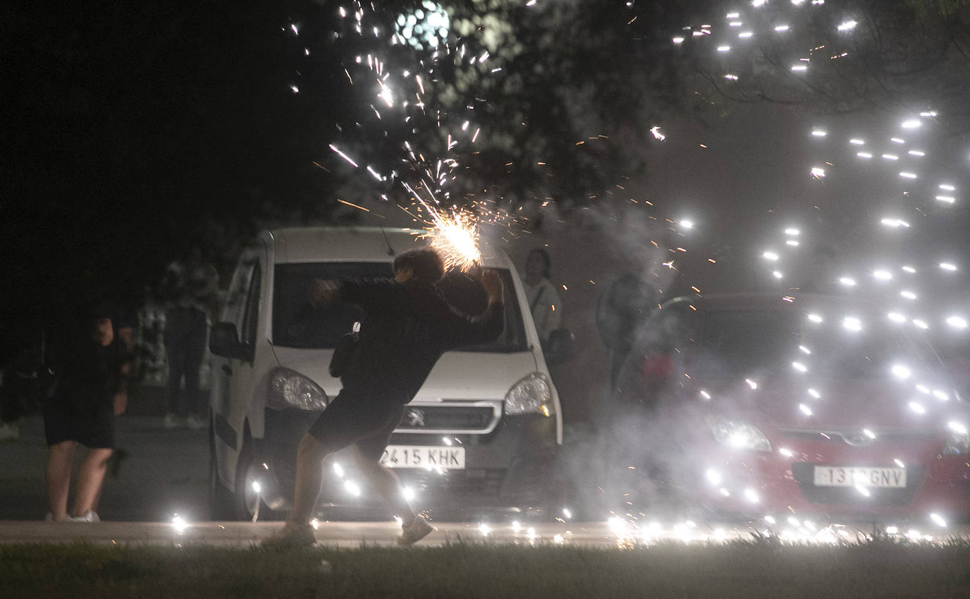 Fotos: Arden contenedores en toda la ciudad de Cartagena en medio de un fuerte dispositivo policial