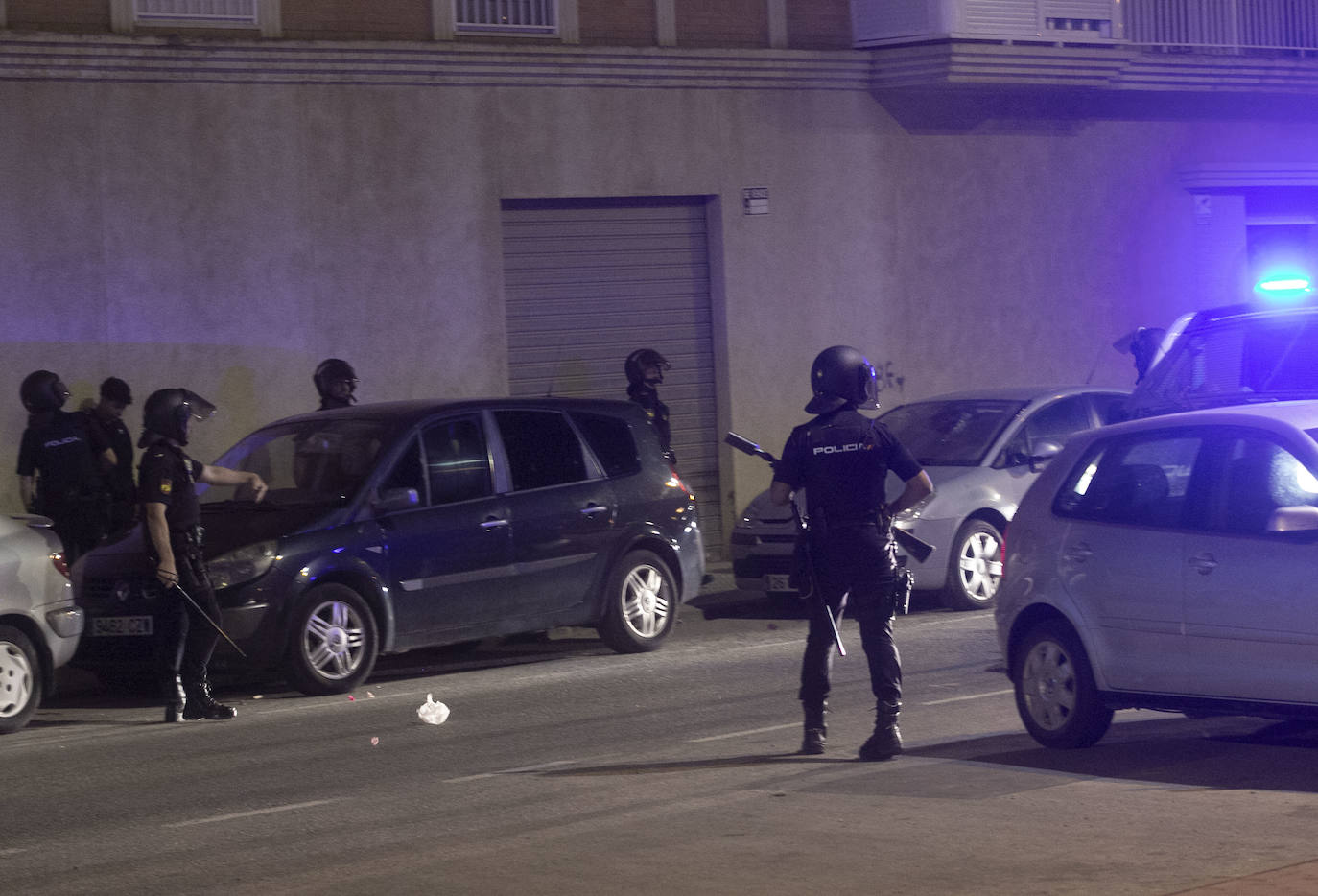Fotos: Arden contenedores en toda la ciudad de Cartagena en medio de un fuerte dispositivo policial