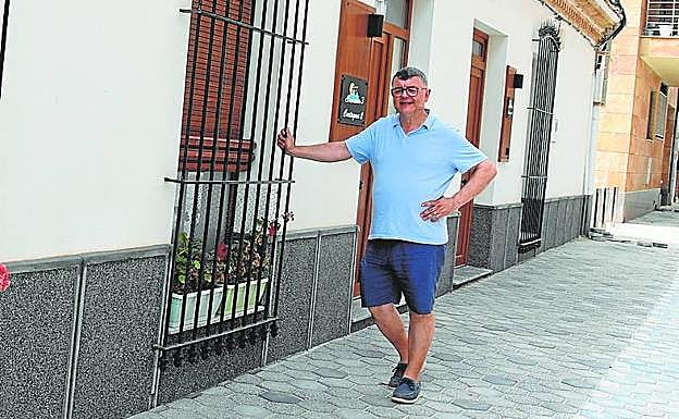 Alfonso Jiménez, dueño de las casas de La Encarnación III, ubicadas frente a la playa Carrión de Los Alcázares. 