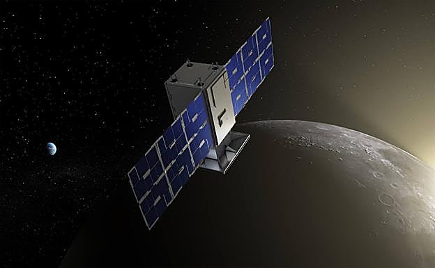 Recreación del satélite CAPSTONE en órbita lunar. 