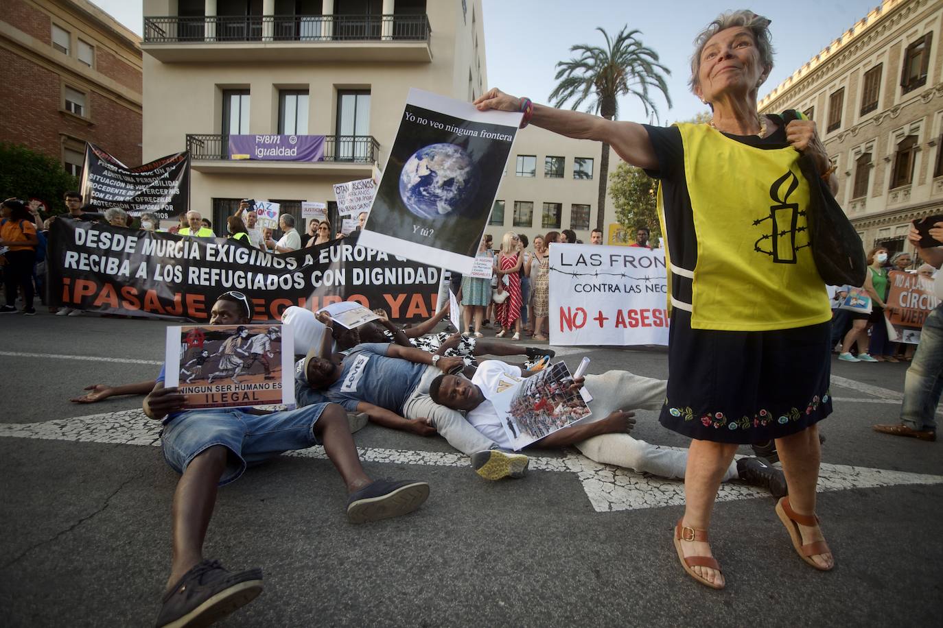 Fotos: Concentración en Murcia contra los «asesinatos» en Melilla