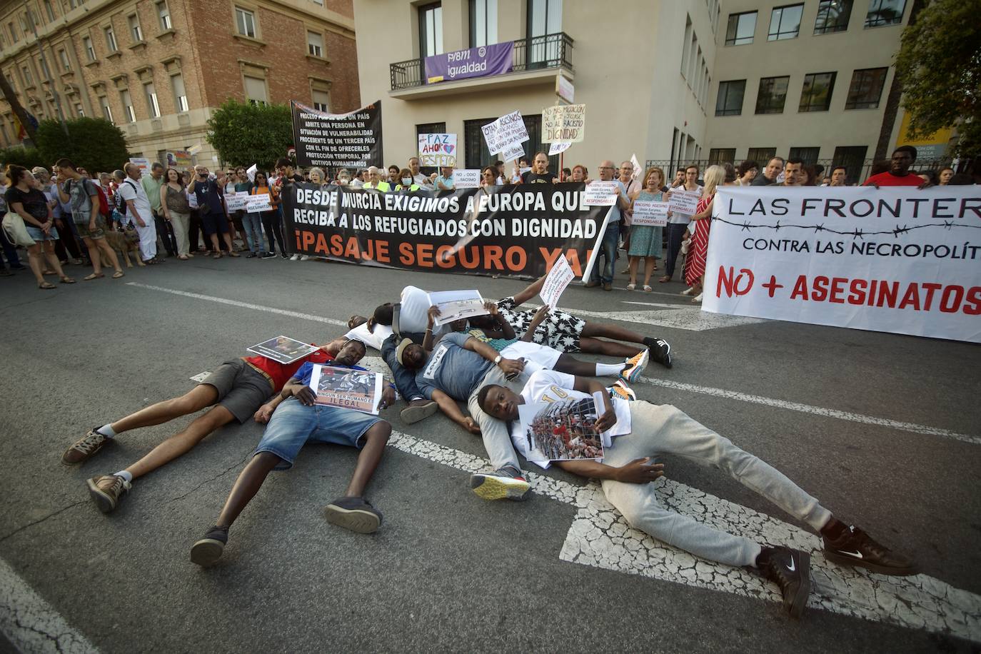 Fotos: Concentración en Murcia contra los «asesinatos» en Melilla