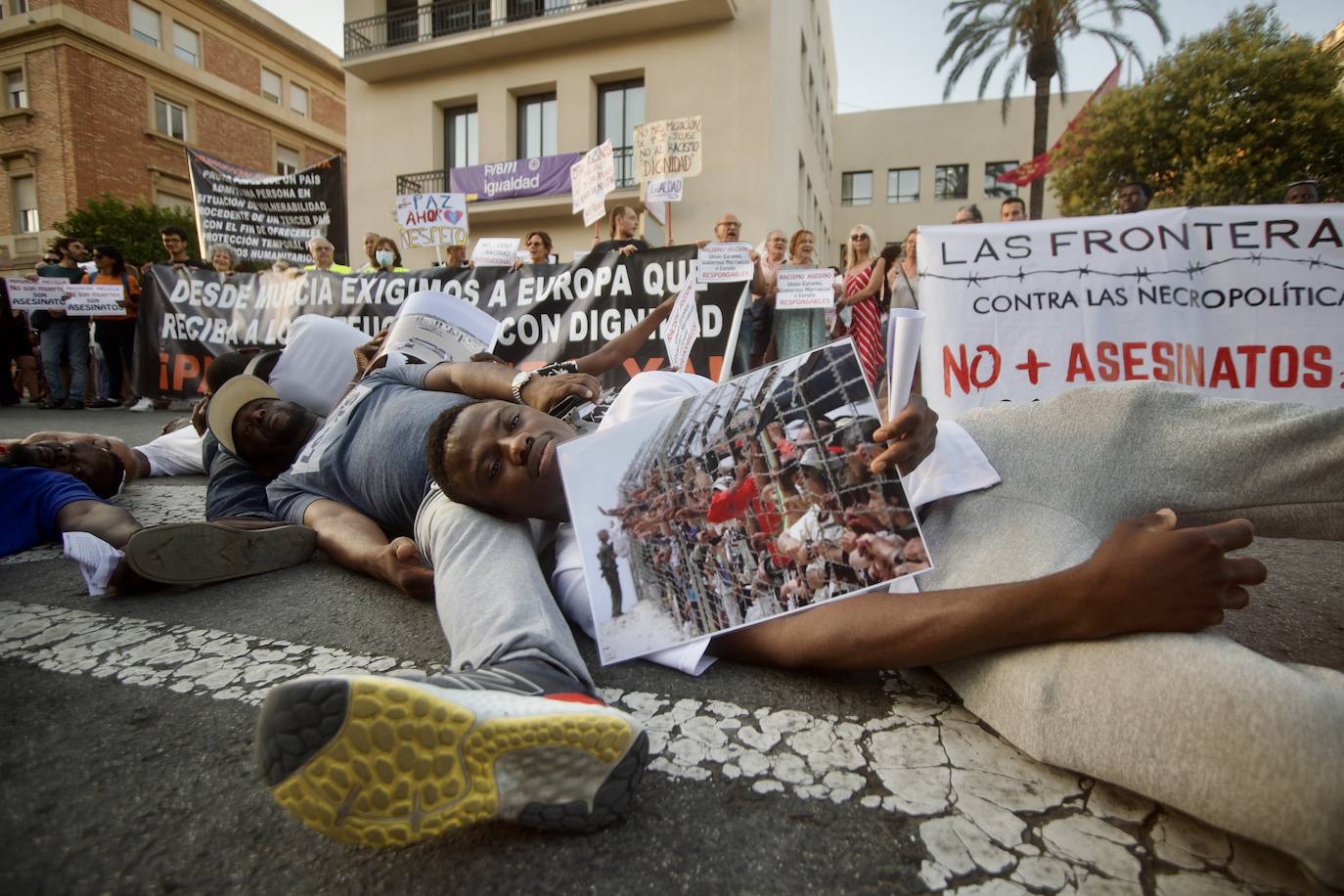 Fotos: Concentración en Murcia contra los «asesinatos» en Melilla