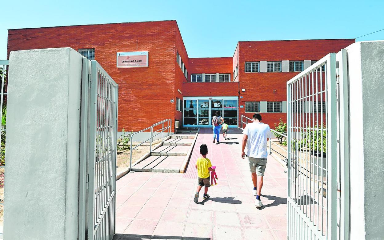 Accesos al centro de salud Mariano Yago de Yecla, esta semana. 