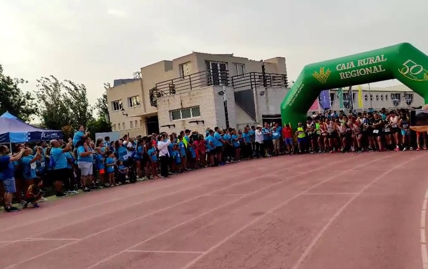 Salida de la carrera en la pista de atletismo de San Javier.