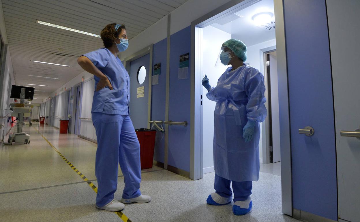 Los enfermeras en el hospital Reina Sofía de Murcia
