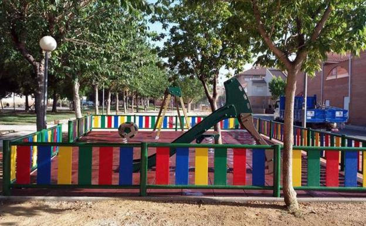 Imagen de archivo de un parque infantil en una pedanía de Murcia.