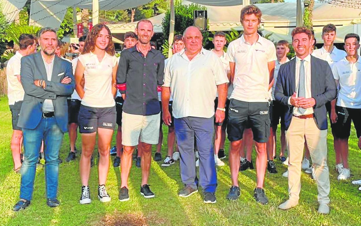 Valverde, con los chicos de su equipo