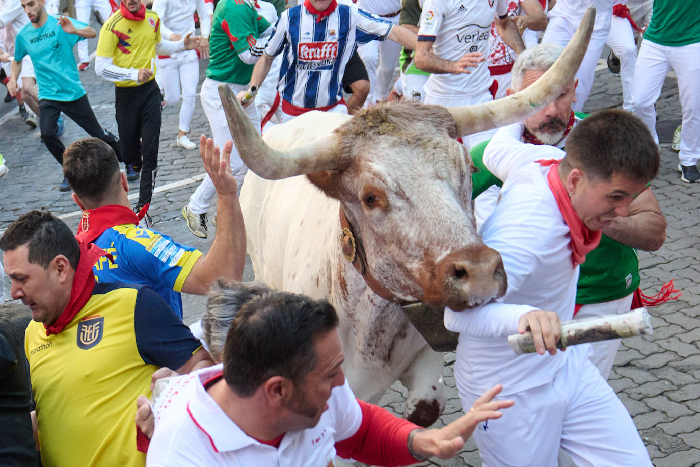 La carrera se ha alargado hasta los 3:10 minutos por un toro rezagado.