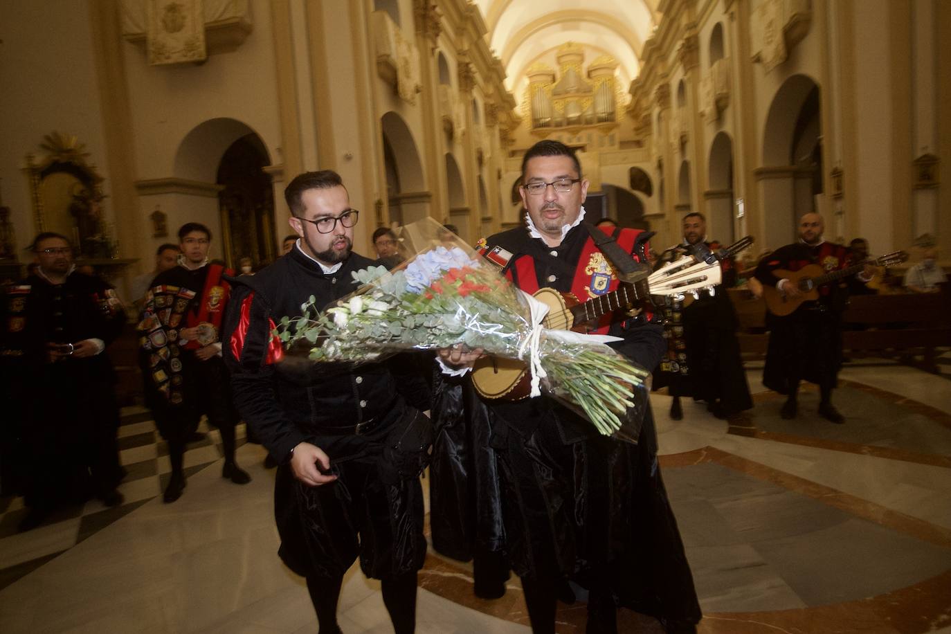 Fotos: Los tunos dedican su primera ronda a la Virgen del Carmen