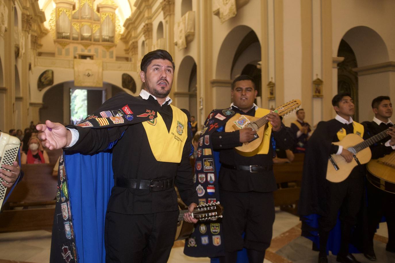 Fotos: Los tunos dedican su primera ronda a la Virgen del Carmen