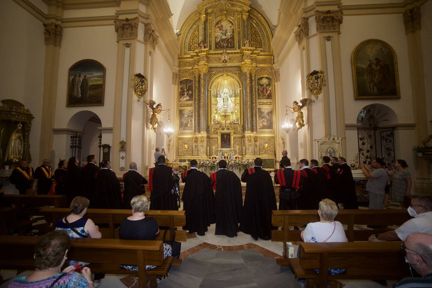 Fotos: Los tunos dedican su primera ronda a la Virgen del Carmen