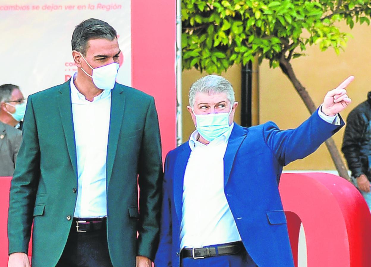 Pedro Sánchez y José Vélez, en diciembre de 2021. 